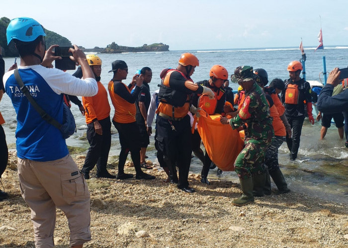 Pria Terseret Ombak di Pantai Kondang Merak Malang Ditemukan Tewas