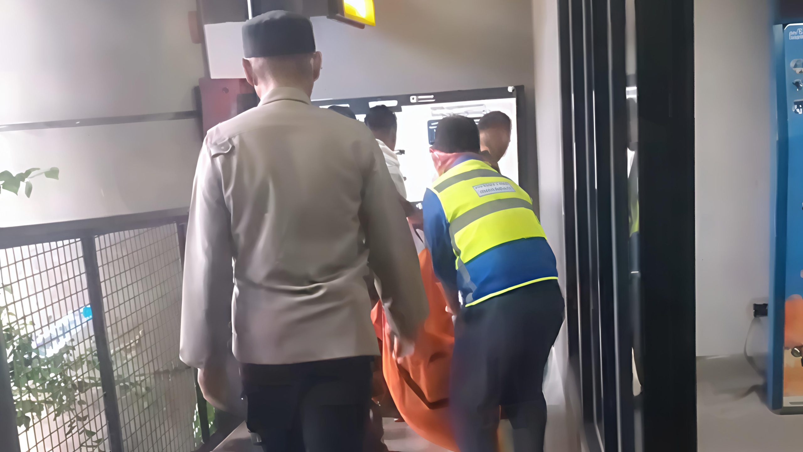 Seorang Penumpang Ditemukan Meninggal di Toilet Halte Transjakarta Kampung Melayu