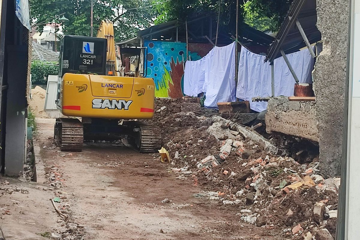 Tembok SMA 103 Jakarta Roboh Diduga Akibat Lapuk, Warga Duren Sawit Terkejut
